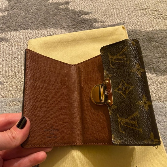 LOUIS VUITTON Vintage Monogram Pattern Koala Wallet - Picture 4 of 6